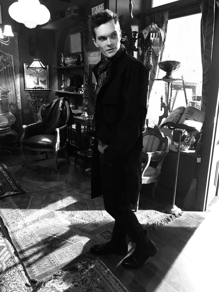 ShadowhuntersTV's tweet photo. Hey handsome. ⚡️
Behind the scenes of #Shadowhunters Season 3B. https://t.co/UhY7RZnAM1