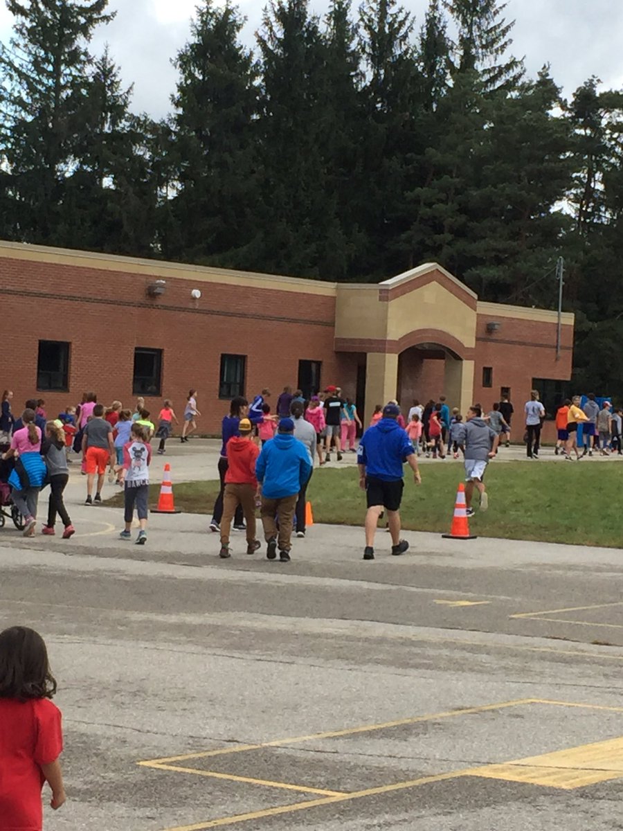 maryphelancs's tweet photo. Annual Terry Fox run/walk. Go #flyers!! #terryranforme #terryfightscancer #courage https://t.co/7HKHg8YWaz