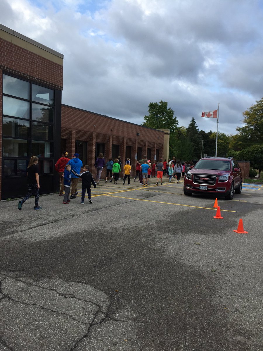 maryphelancs's tweet photo. Annual Terry Fox run/walk. Go #flyers!! #terryranforme #terryfightscancer #courage https://t.co/7HKHg8YWaz