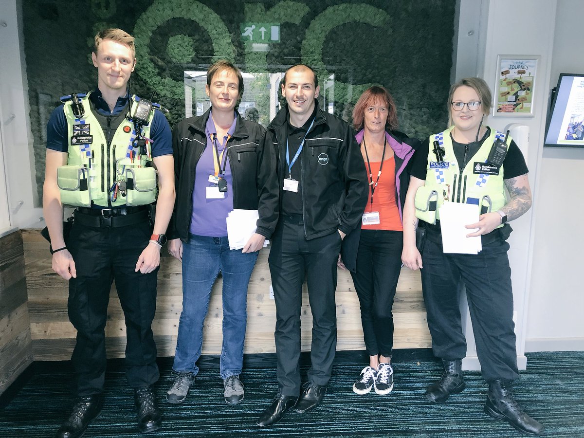 Humberbeat_NL's tweet photo. Brumby Ward NPT and Partner Agencies are conducting a โBeat the Sneakโ event today around the Riddings Estate from 14:00 x 16:00. If you see us around give us a wave! #7878 #CommunitySafety #CommunityPolicing #ActionWednesday https://t.co/guW88LzxBo
