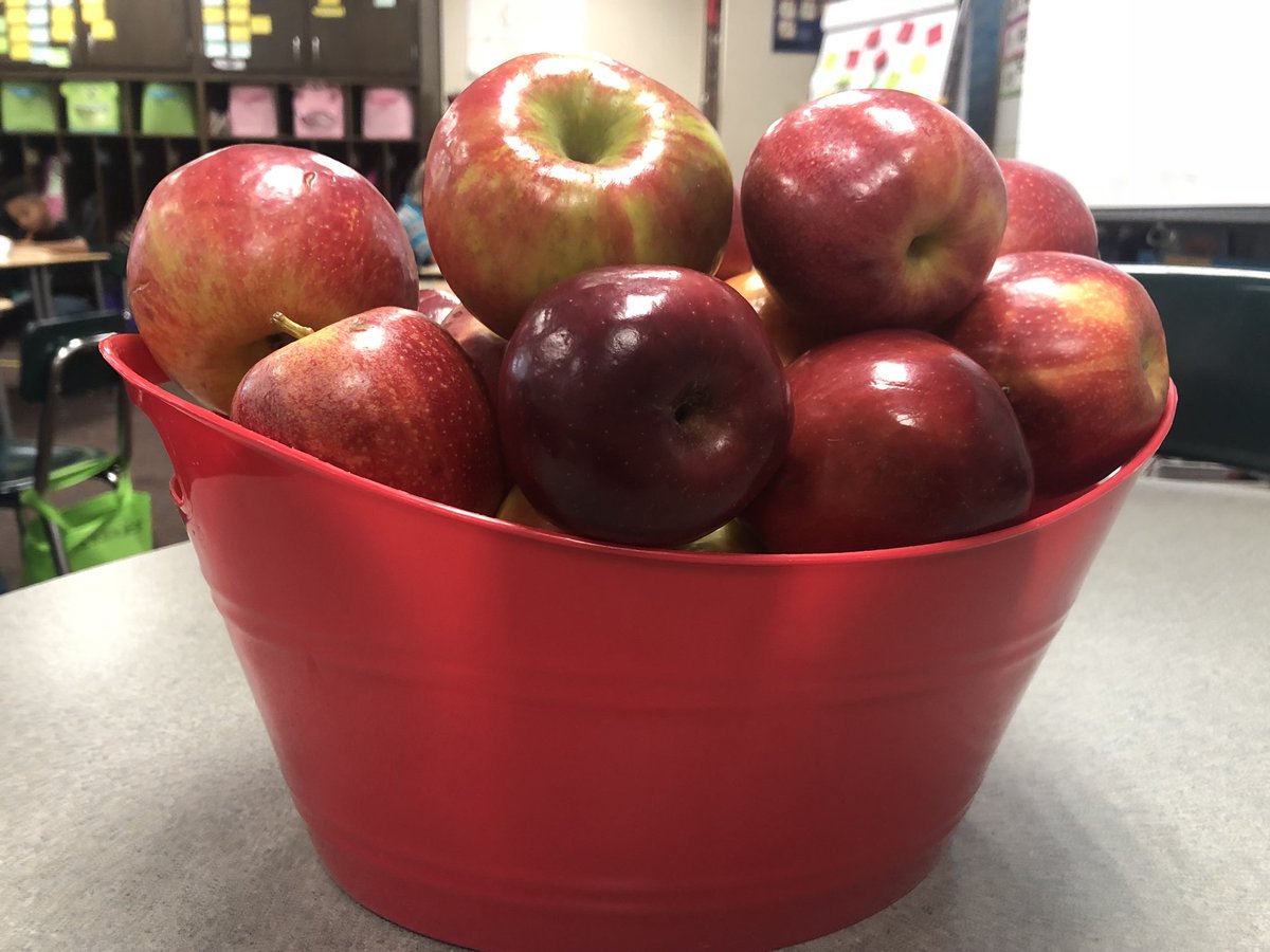 MrsIsomsFriends's tweet image. Apple Taste Testing Day!  🍎🍏 #yummy #applescience