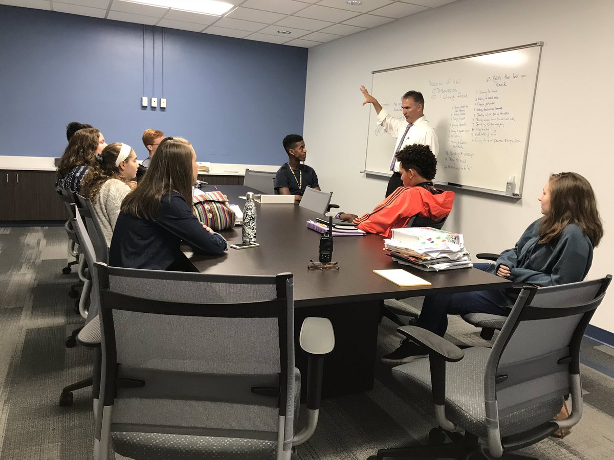 eschaeffer76's tweet image. Mr. Mish meeting with the Principal’s Advisory Committee discussing school pride and culture! #muhlpride @MikeMish10 @AlFutrick @JMacharola @muhlsd @owlhoop44