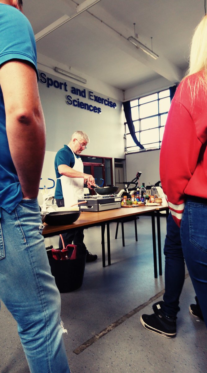 Lizzmahon's tweet photo. Fun university 'survival' and health &amp; wellbeing workshop with our new L4 sport students this morning - cooking skills, nutrition tips, running &amp; walking tutorials and prioritising tasks #WGUWelcomeWeek2018 @WGUsport4change @GlyndwrUni https://t.co/T8rRwFvEHk