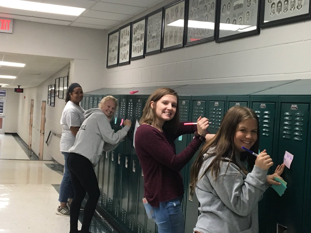 donnamjarzab's tweet photo. “Say Hello Week” at Graham High School!! Positivity every day all day! @GrahamSchools, @GHS_Falcons, @ohiohipoint, #leadership, #sandyhookpromise, #positivity, #appreciateothers https://t.co/jaE614eokq