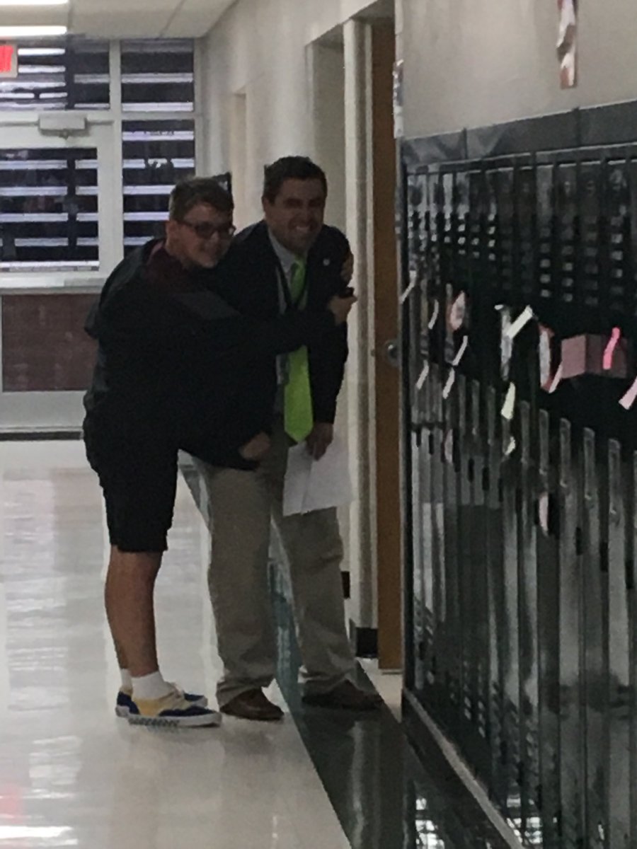 donnamjarzab's tweet photo. “Say Hello Week” at Graham High School!! Positivity every day all day! @GrahamSchools, @GHS_Falcons, @ohiohipoint, #leadership, #sandyhookpromise, #positivity, #appreciateothers https://t.co/jaE614eokq