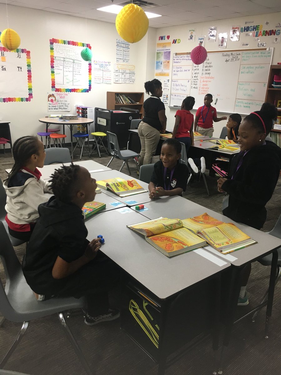 okaylisalisa's tweet photo. 2nd Grade is using Talking Chips to discuss level 1,2 & 3 questions about our text of the week. #avid #kagan #longhornessentials @CHISDCP @KaganOnline https://t.co/vU0pH635c9