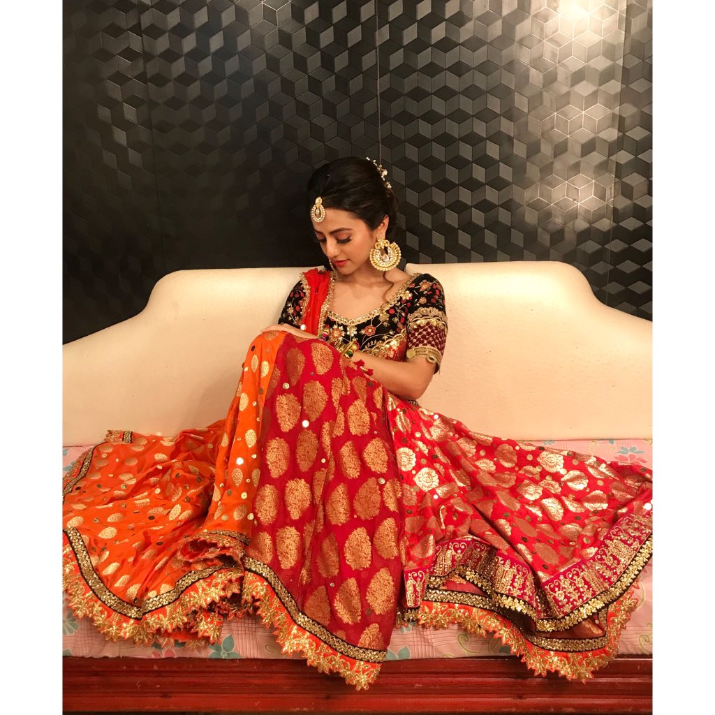 OfficialHelly7's tweet photo. Laal Ishq ❤️ https://t.co/rEAu8e2O08