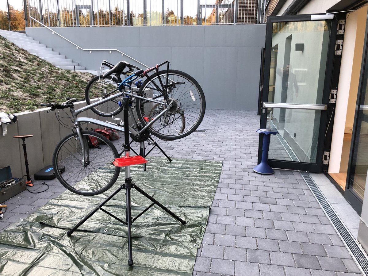 BburkeB's tweet photo. Great evening for the fantastic new Makers’ Laboratory community opening at Munich International School. Well done to staff and students who helped - pics of the set up - 3d printers, laser cutters, electronics #kidsplayground https://t.co/CYQaj8PgmD