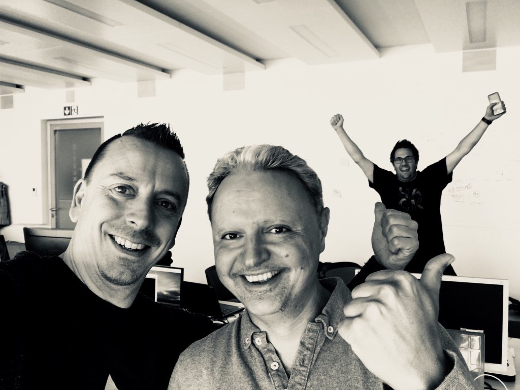 brnbrm's tweet photo. Hack vom feinsten am #Hackathon, die Köpfe rauchen. Ein Gruss an die @AXAnauten https://t.co/MSgkdzaYjD
