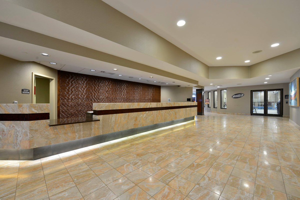 BWOWaterfront's tweet photo. It's unlikely you'll ever see our lobby this empty, but if you did, it would be very exciting... Because we offer free cookies to our guests... And no one would be around see to how many you take. 
Be sure to get your hands on one (or two) on your next visit! https://t.co/mq52tXSWoU