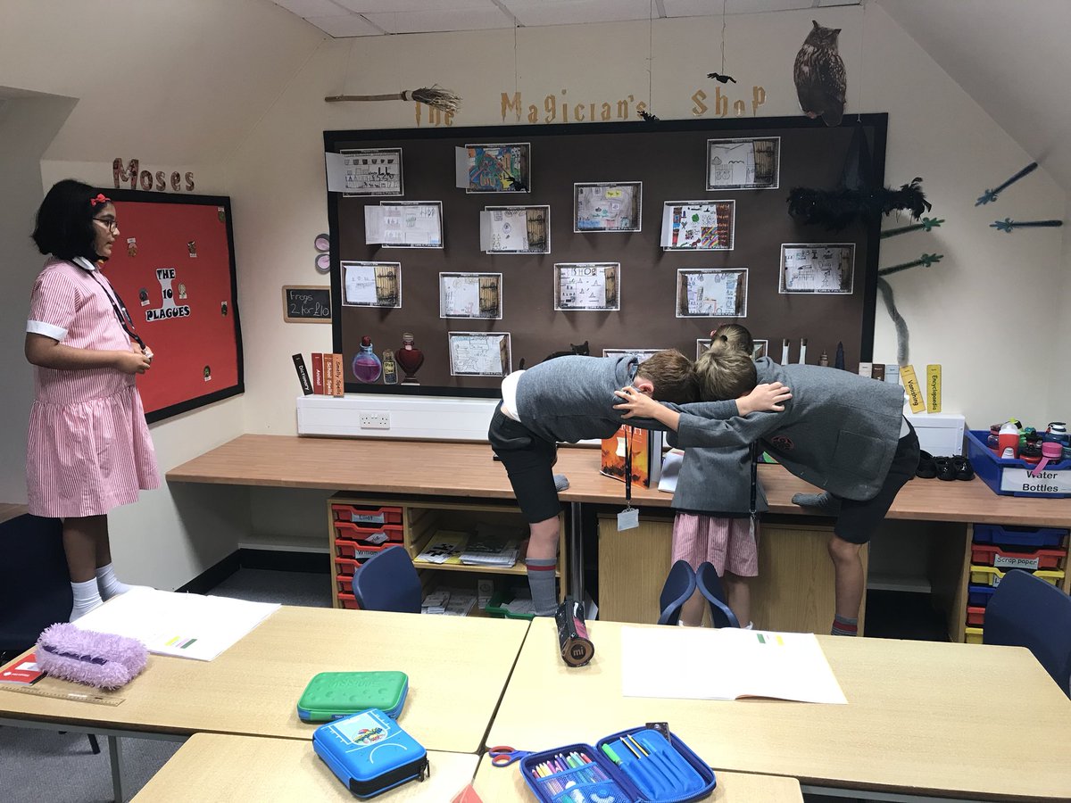 BGS_MiddleSch's tweet photo. Bringing The Magician’s Shop descriptive text to life through drama! #BGS_English #BGS_collaboration #drama https://t.co/06gCzERiz4