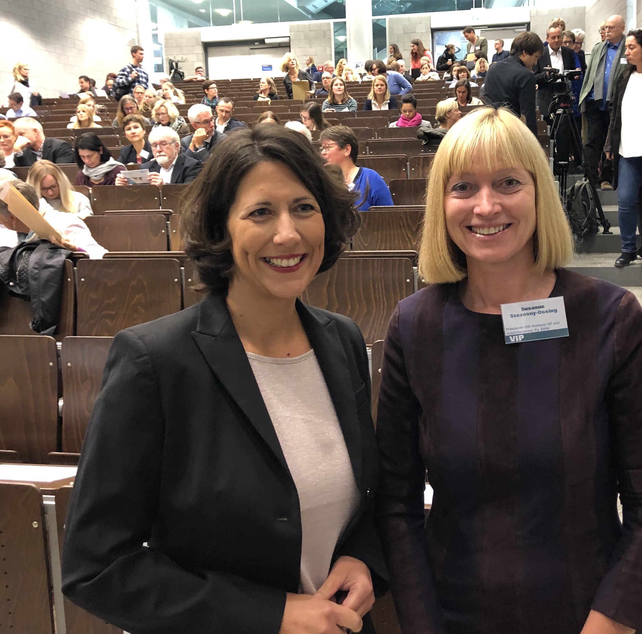 Daniela Schmitt On Twitter Kongress Prokreativitat Heute An Der Hochschule Koblenz Viel Inspiration Fur Wirtschaft Und Wissenschaft Mit Der Prasidentin Der Ihk Koblenz Susanne Szczesny Ossing Https T Co Uqxlzs7ovj