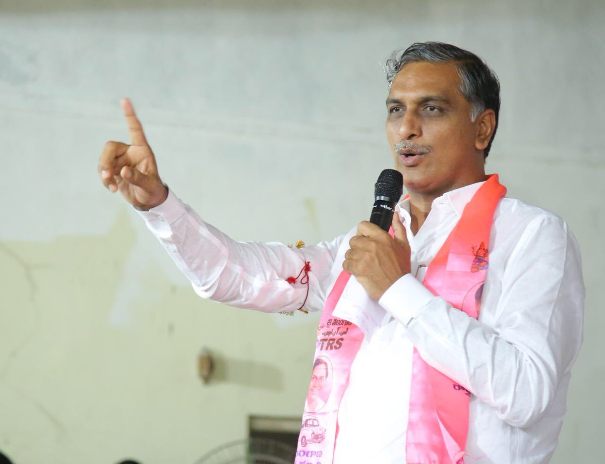 BRSHarish's tweet photo. Participated in the TRS party cadre meeting at Toopran mandal along with MP Sri Prabhakar Reddy.

తూప్రాన్ మండల టీఆర్ఎస్ పార్టీ కార్యకర్తల విస్తృతస్థాయి సమావేశం. https://t.co/O7aUEEejXw