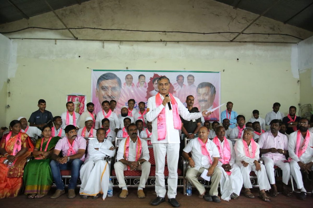 BRSHarish's tweet photo. Participated in the TRS party cadre meeting at Toopran mandal along with MP Sri Prabhakar Reddy.

తూప్రాన్ మండల టీఆర్ఎస్ పార్టీ కార్యకర్తల విస్తృతస్థాయి సమావేశం. https://t.co/O7aUEEejXw