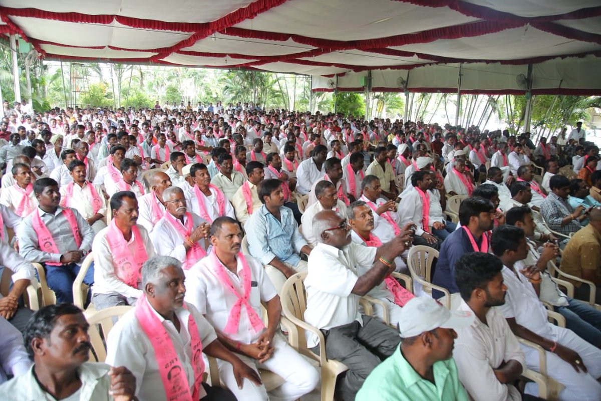 BRSHarish's tweet photo. Participated in the TRS party cadre meeting at Toopran mandal along with MP Sri Prabhakar Reddy.

తూప్రాన్ మండల టీఆర్ఎస్ పార్టీ కార్యకర్తల విస్తృతస్థాయి సమావేశం. https://t.co/O7aUEEejXw