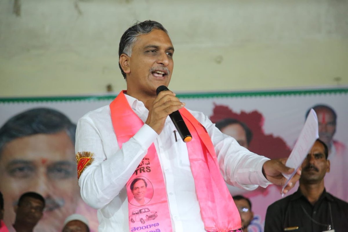 BRSHarish's tweet photo. Participated in the TRS party cadre meeting at Toopran mandal along with MP Sri Prabhakar Reddy.

తూప్రాన్ మండల టీఆర్ఎస్ పార్టీ కార్యకర్తల విస్తృతస్థాయి సమావేశం. https://t.co/O7aUEEejXw