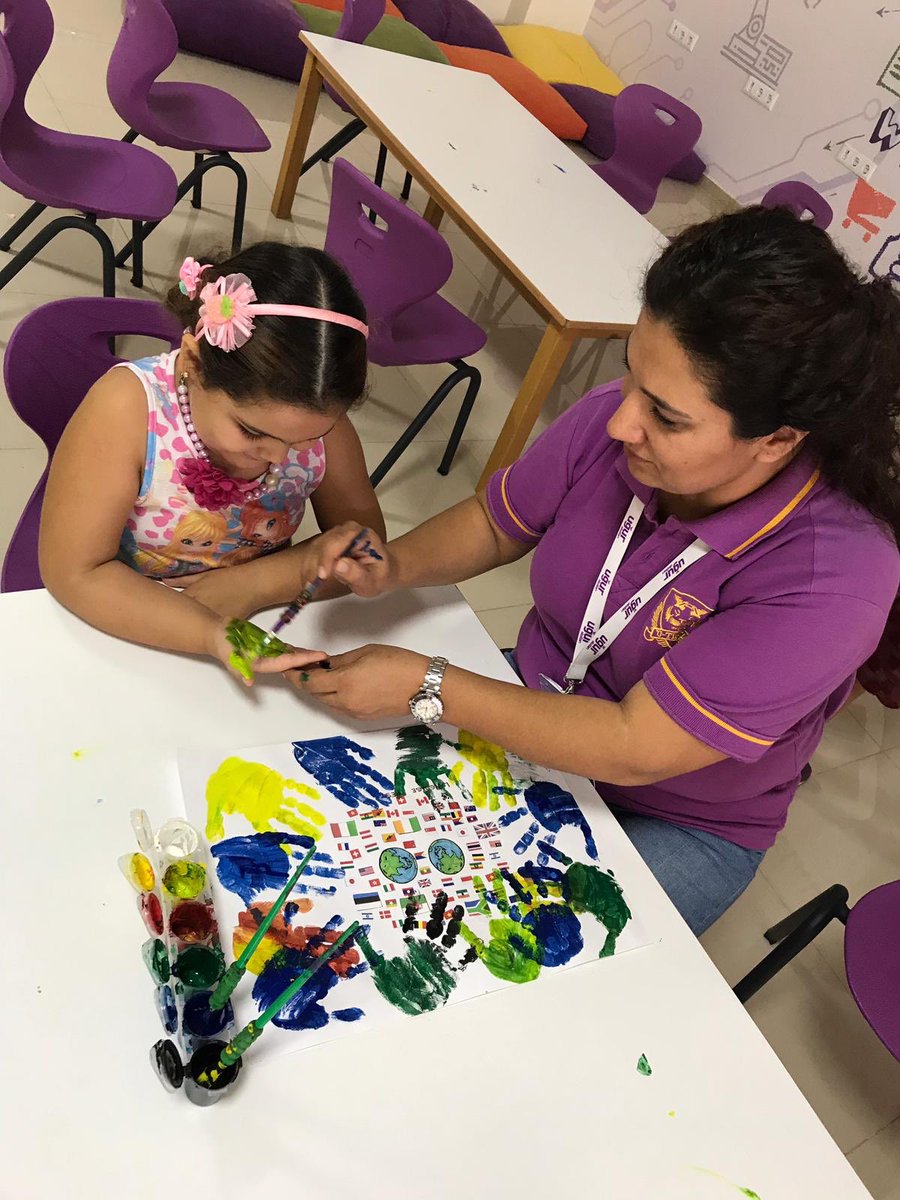 aleynashner's tweet image. Handprints of our KG1-B students around the flags of different countries #languagefest 🇹🇷🇯🇵🇺🇸🇮🇹🇷🇺🇲🇽🇪🇸 @nilcicek @EsenerAyhan @FATIH_SARITASLI @Oya_Liz_Onguc @ozbekmehtap007 @SenayarZeynep @Serdarygorer @orhangndn @Nadideozerr @bmorbulut