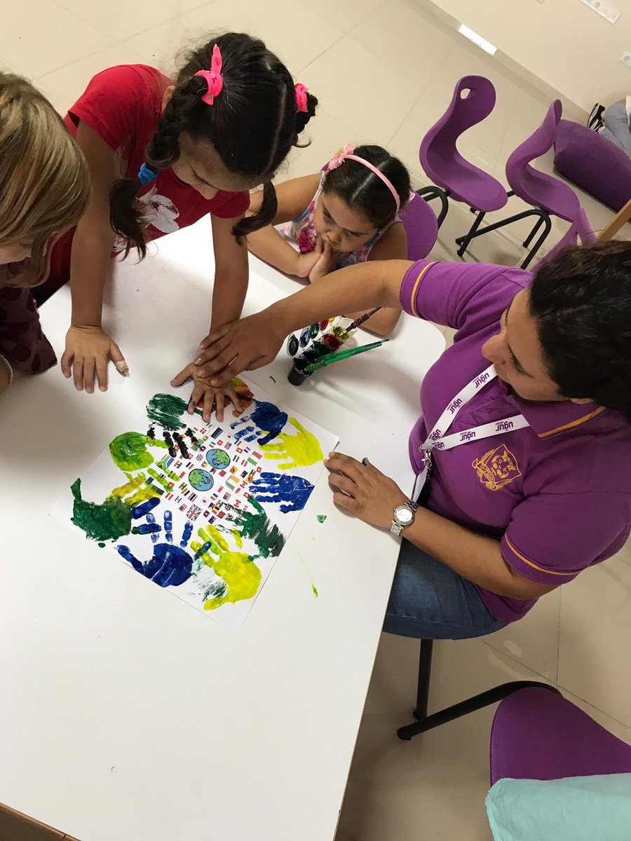 aleynashner's tweet image. Handprints of our KG1-B students around the flags of different countries #languagefest 🇹🇷🇯🇵🇺🇸🇮🇹🇷🇺🇲🇽🇪🇸 @nilcicek @EsenerAyhan @FATIH_SARITASLI @Oya_Liz_Onguc @ozbekmehtap007 @SenayarZeynep @Serdarygorer @orhangndn @Nadideozerr @bmorbulut