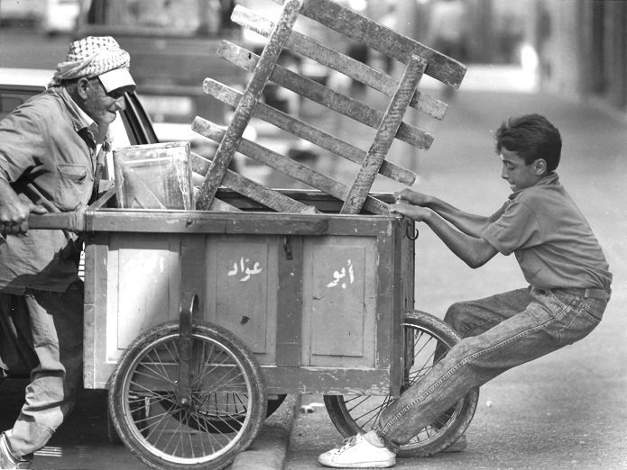 يروى عن عيسى عليه السلام أنه قال: استكثروا من شىء لا تأكله النار
 قيل: وما هو؟ قال: المعروف