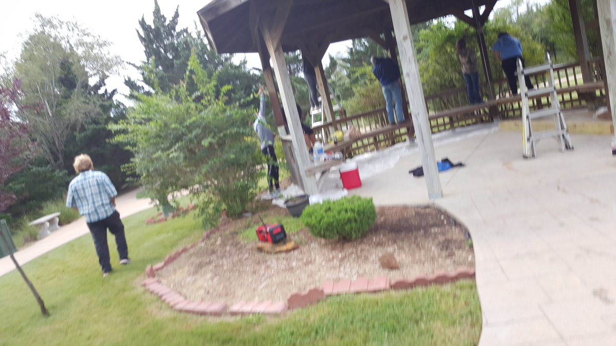 blueScience1's tweet photo. Studs staining gazebo at the Celebration Center #LyonsLions #LNLday https://t.co/QPmAM5ZWtY
