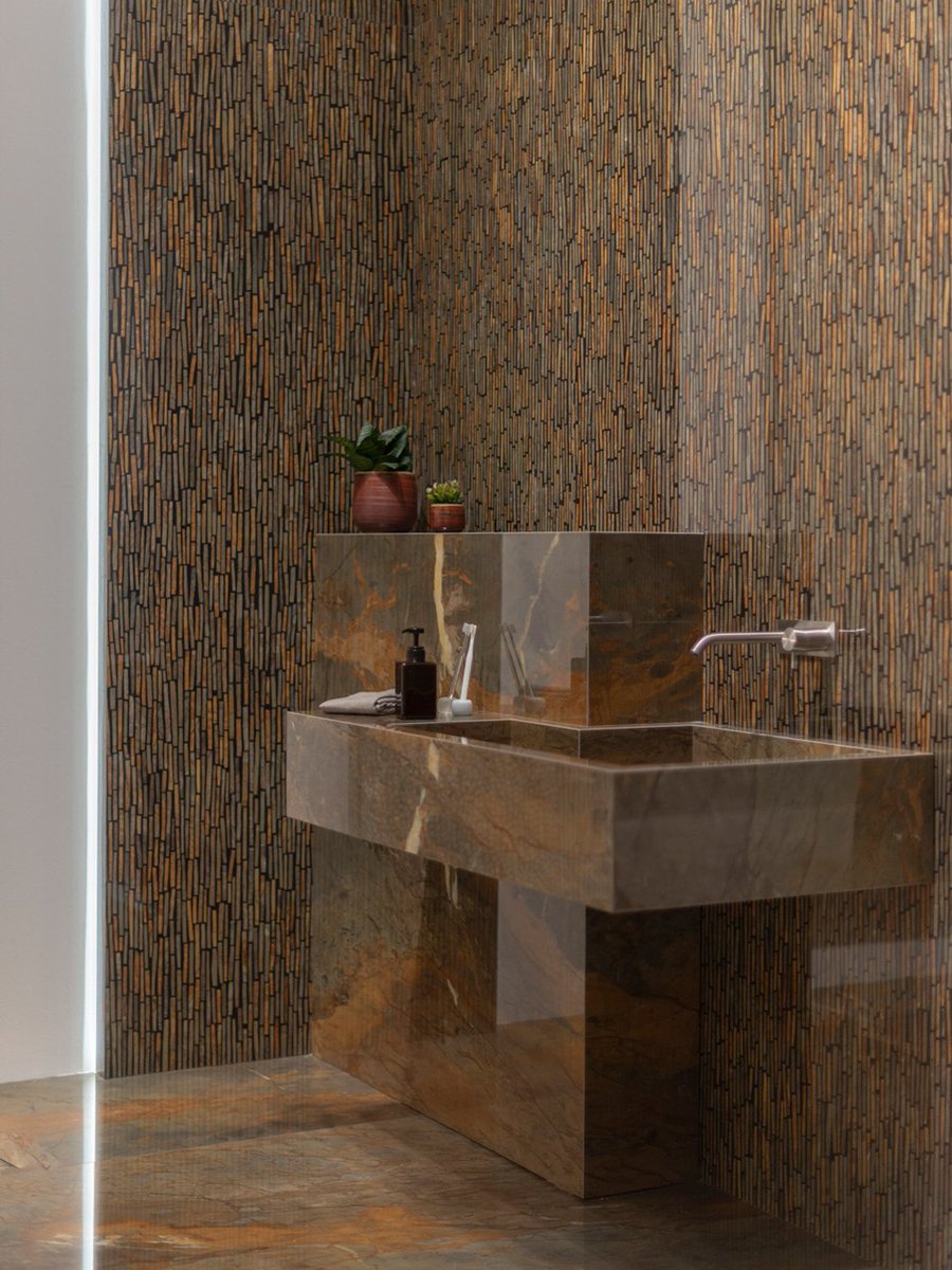 Emil_Group's tweet photo. Experience the story of marble with our Tele di Marmo Reloaded collection by #Emilceramica and discover the effect and essence of this noble and timeless material.
#PlayWithDesign @CersaieOfficial #Cersaie2018 #Emilgroup https://t.co/AHWXBd8npV