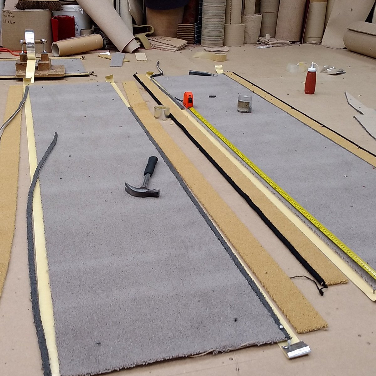 StonegateCarpet's tweet photo. Our skilled technician Mitch who is busily creating one of our bespoke Brintons Bell Twist Pewter/Smoke/Luxor Gold Stair Runners.  #stairrunners #brintons https://t.co/vQ9T4fOF7v