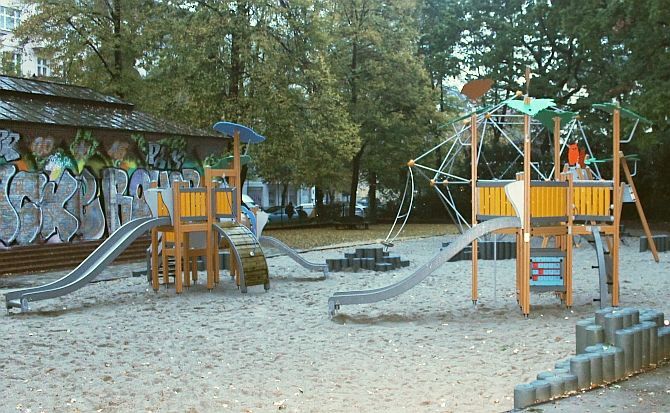 PrenzlStimme's tweet photo. #prenzlauerberg #spielplatz #arnimplatz
Spielplatz Arnimplatz wieder geöffnet 
https://t.co/VdxdubPEhl https://t.co/I06PXgmHrJ