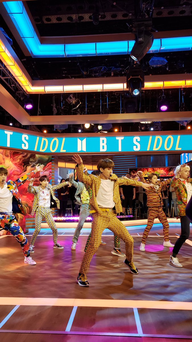 yyanjk_0109's tweet photo. #BTSonGMA
Các anh đã liên tục viết nên trang sử mới cho âm nhạc Hàn Quốc
Tự hào lắm
I'm voting for @BTS_twt for Favorite Social Artist #AMAs https://t.co/w26Omav3zb