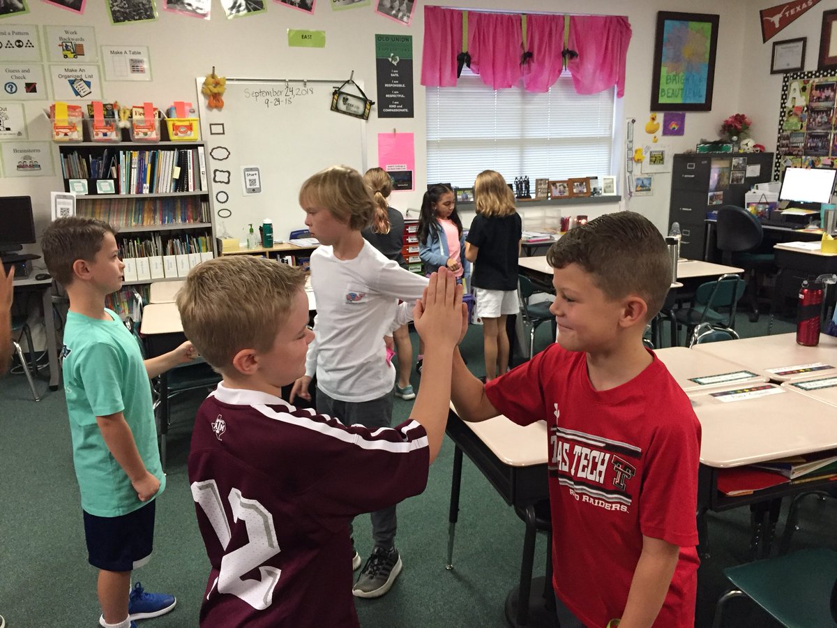 OUES2ndGrade's tweet photo. We used some @KaganOnline cards to review place value with a little Quiz Quiz Trade this morning https://t.co/4t4MMUIAeP