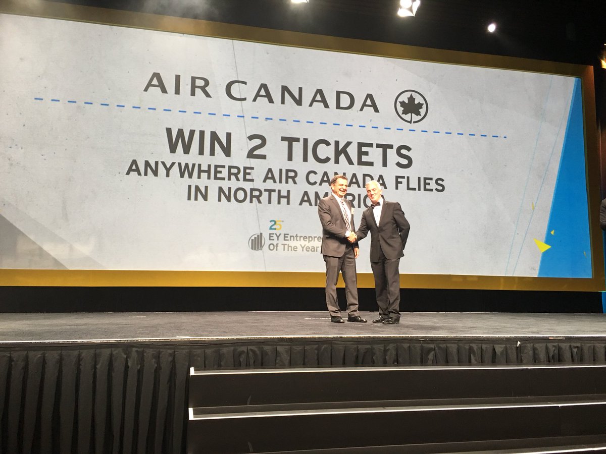 Helen_H_Zhou's tweet image. Thanks my good friend—@howey_james and air canada to support Pacific entrepreneurs and #EOYPacific! Various stakeholders create our strong business ecosystem!