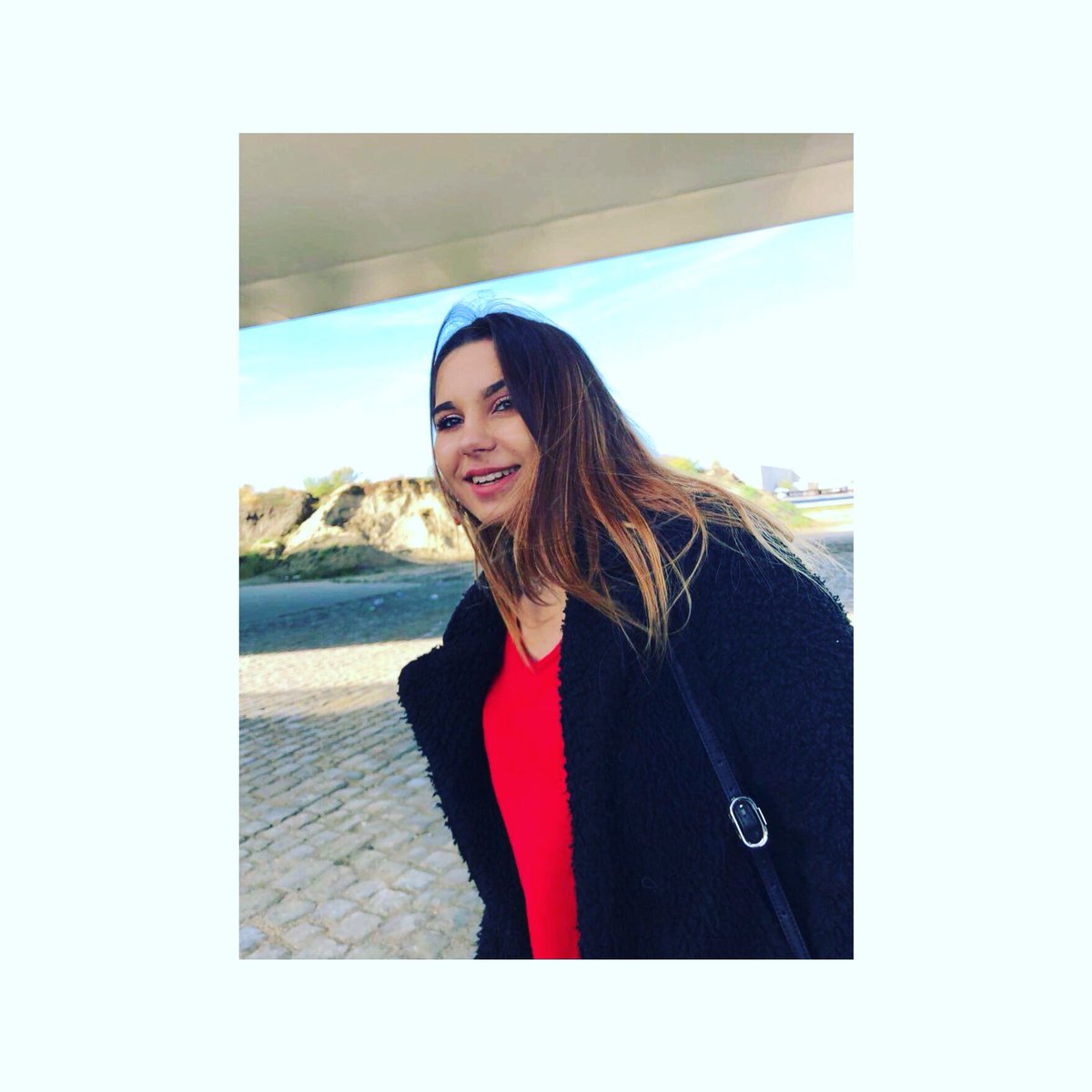 vickysabbar's tweet photo. Stay strong,make them wonder how you’re still smiling 😁😄😝🤔🌹🌹

#smile #smailing #wonder #strong #red #mmafighter https://t.co/XbdShHjKEk