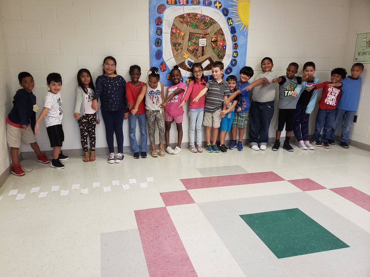 KelsiAllred's tweet photo. I can represent whole numbers in a number line diagram with equally spaced points and represent sums nd differences up to 20!! https://t.co/mU1CDCKCjX