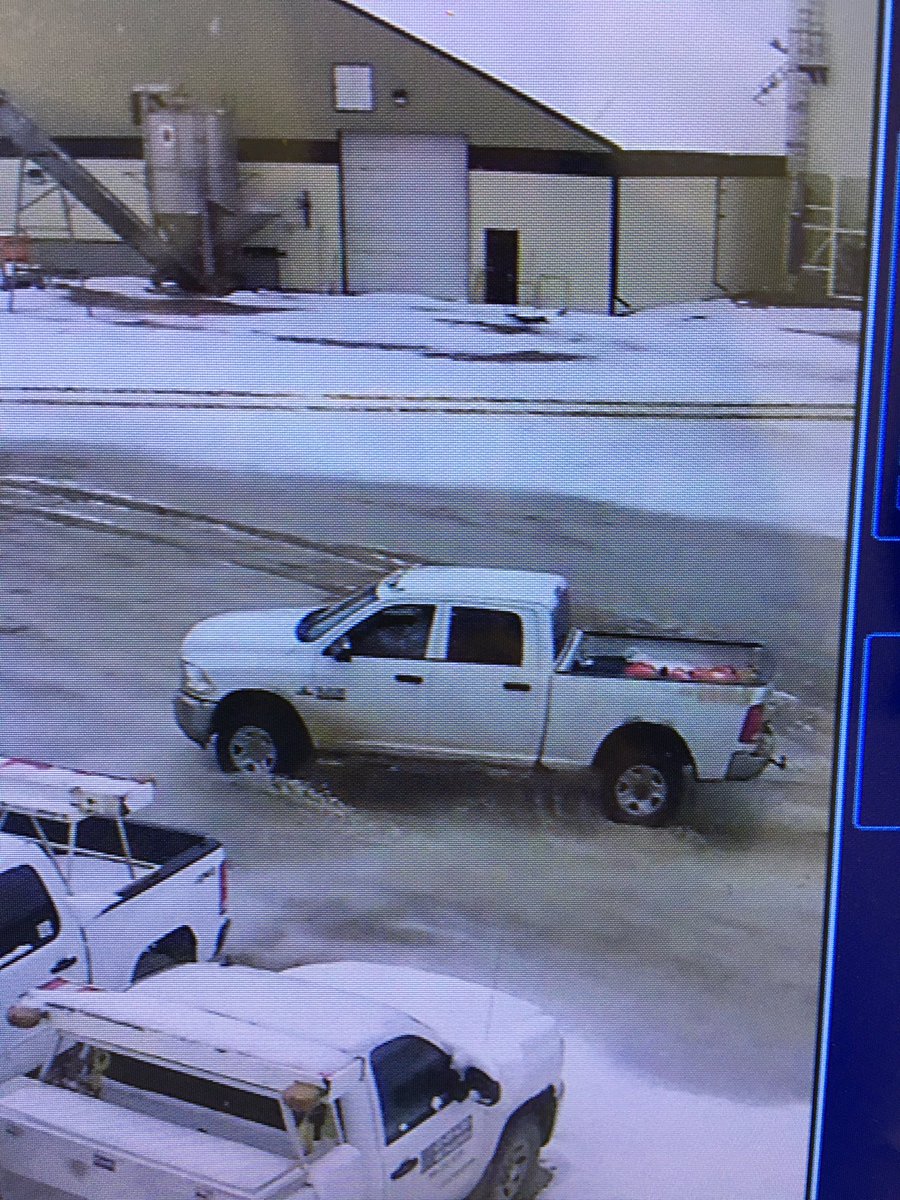 ParklandFert's tweet photo. We were broke in at Coop Agro Wetaskiwin (2 times-Sat&amp;Wed) by the same guy.  If you recognize this truck please let us know.  Any retweet’s would be appreciated https://t.co/molGn0FpSd