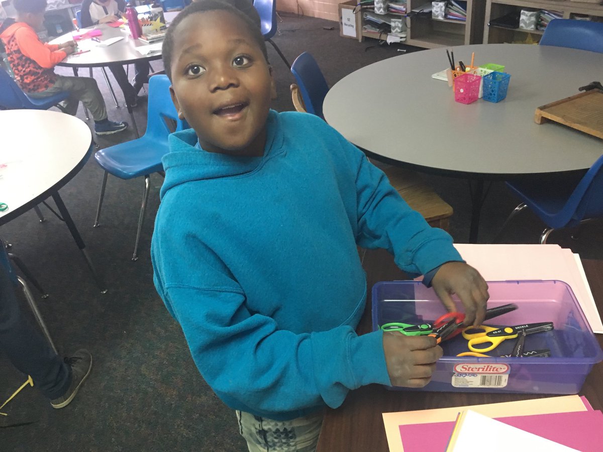bobturner57's tweet photo. 5th graders working on cards #LionsinLyon https://t.co/wjVPJD996l
