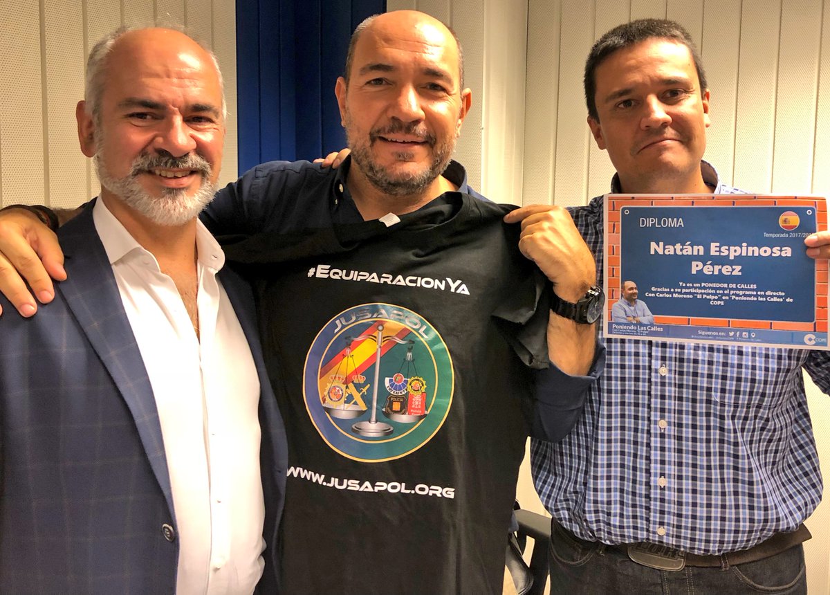 Poniendocalles's tweet photo. Esta mañana hemos vuelto a apoyar la #EquiparacionYA de @policia y @guardiacivil al resto de Fuerzas y Cuerpos Seguridad. El Pulpo, @elpulpoCOPE ha recibido en directo a @jusapol Escúchalo aquí   https://t.co/MFVWXQGnR4

GRACIAS POR PROTEGERNOS 🙌🙌 https://t.co/Amg5DI9OSh