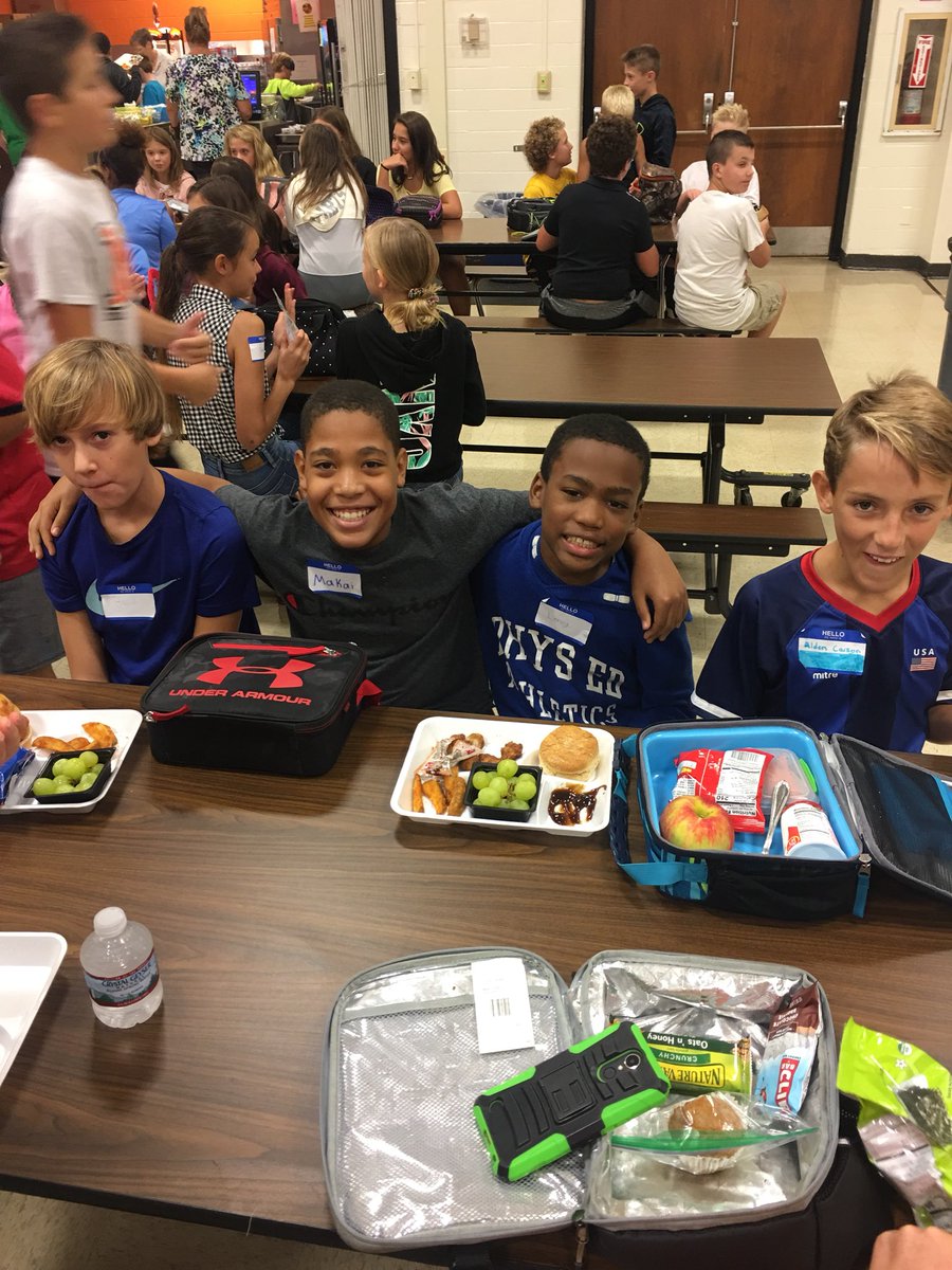 MiMScounselor's tweet photo. “Hey Day” is underway at Middletown Middle for #StartWithHelloWeek ! Students wore name tags today so that we could say “hey” by name #happyvalleymms https://t.co/r0mKCXZSHX