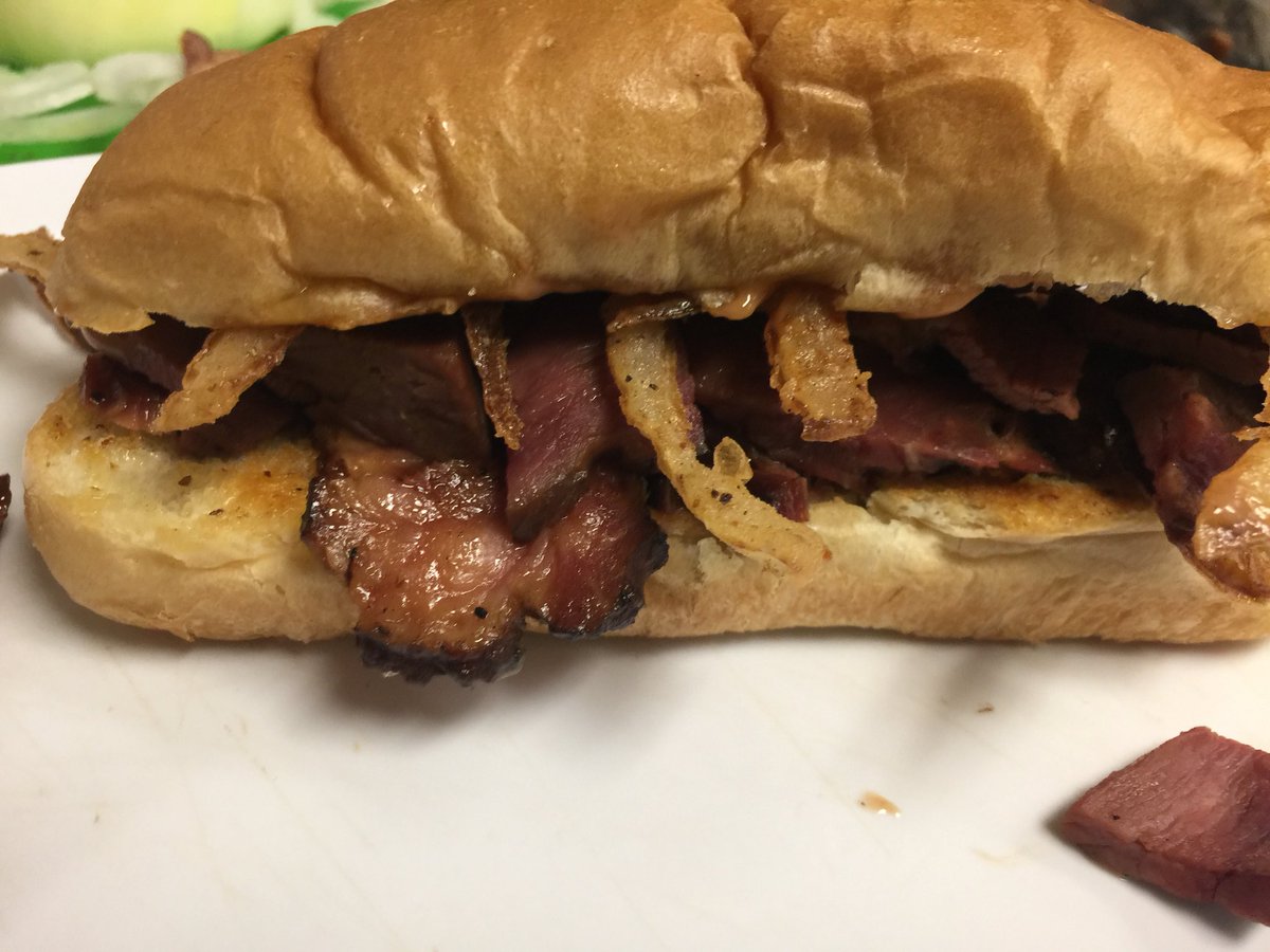 Tru’s Brisket Sandwich is the special of the week!! Crispy onions strings - our special sauce and a delicious brisket all on a toasted bun😍