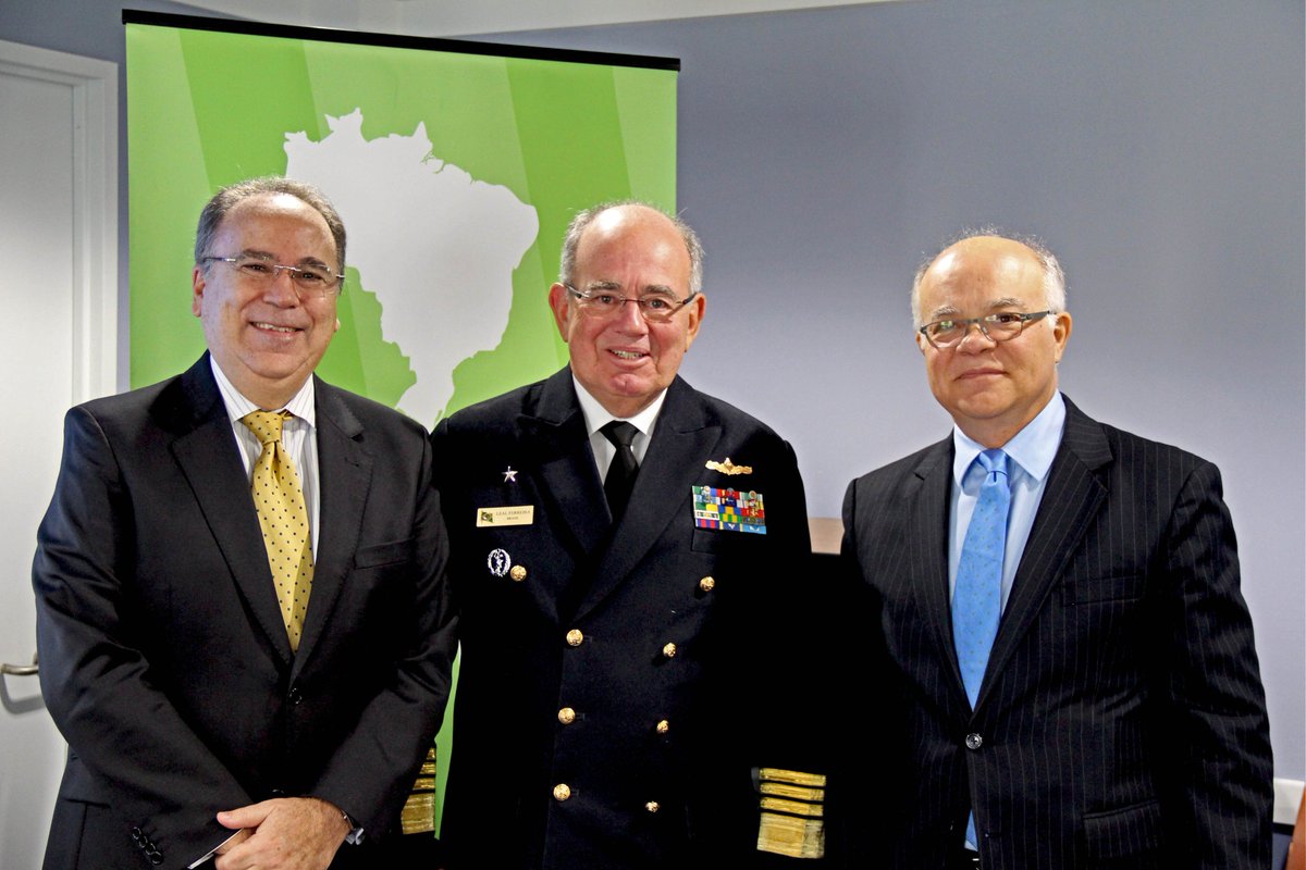 BrazilProgram's tweet photo. Admiral Leal Ferreira paid us a visit yesterday to explain the multipurpose nature of the Brazilian Navy, touching on everything from the Navy's role in protecting the environment and ensuring safe navigation, to nuclear-powered submarines.  🚢 @marmilbr https://t.co/pIRtHvoes3