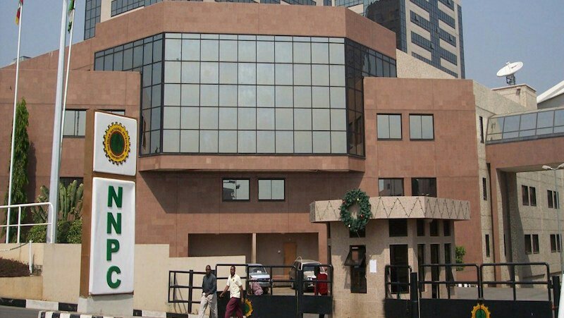Inside9gria's tweet photo. #NNPC Cautions Nigerians Against #Panic_Buying: … Says FG is Addressing the NLC Planned Industrial Action The Group Managing Director of the Nigerian National Petroleum Corporation (#NNPC), Dr Maikanti Baru, has appealed to motorists and other The post… https://t.co/BqIeZxPTdS https://t.co/IXUuhEDU2i
