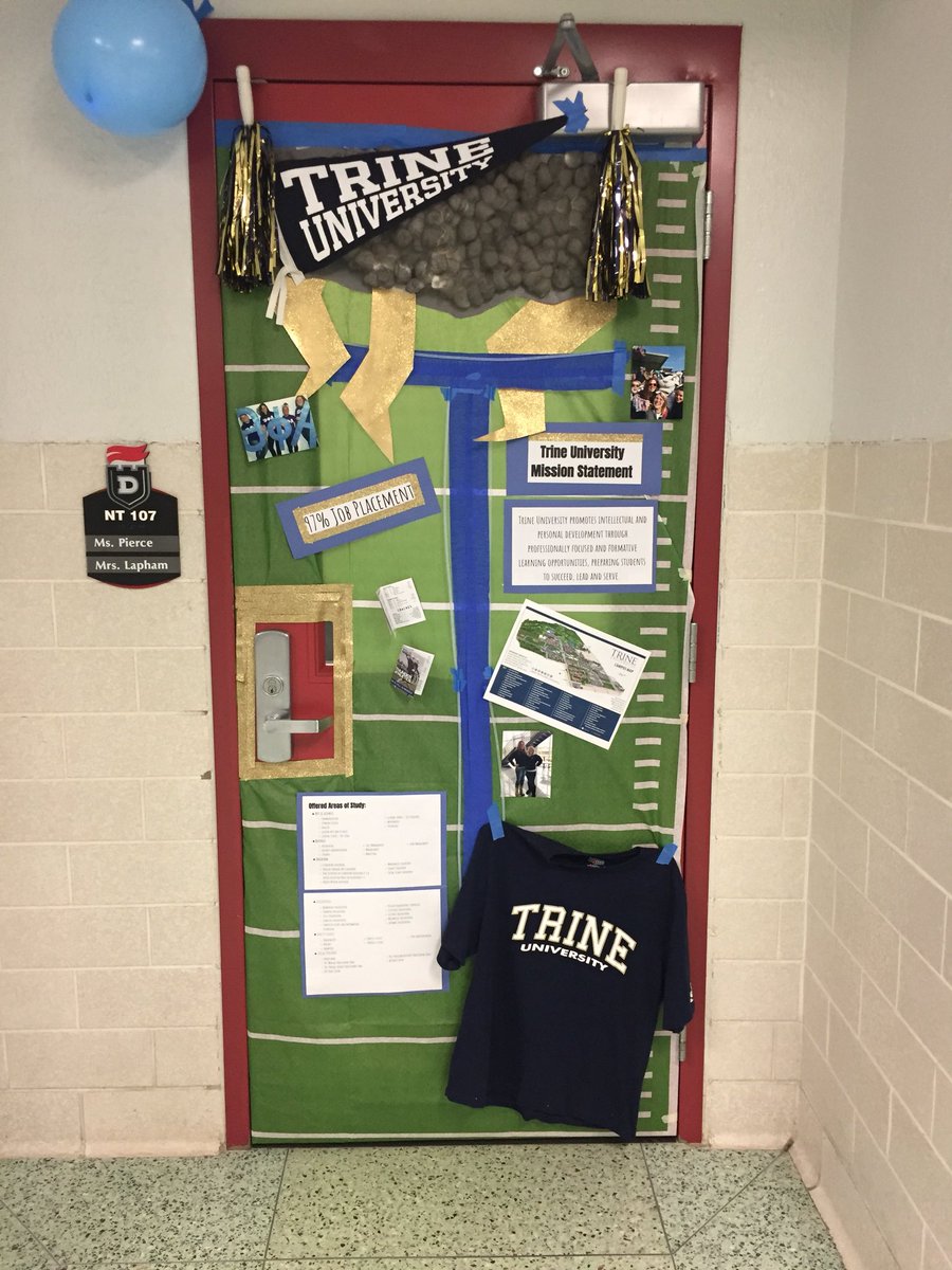Kels_Wertz's tweet photo. Representing my alma mater for College Go Week! #CollegeGoWeek #2015Grad #TeacherByTrine @DeKalbHS @TrineUniversity https://t.co/5NOwXVfHYM