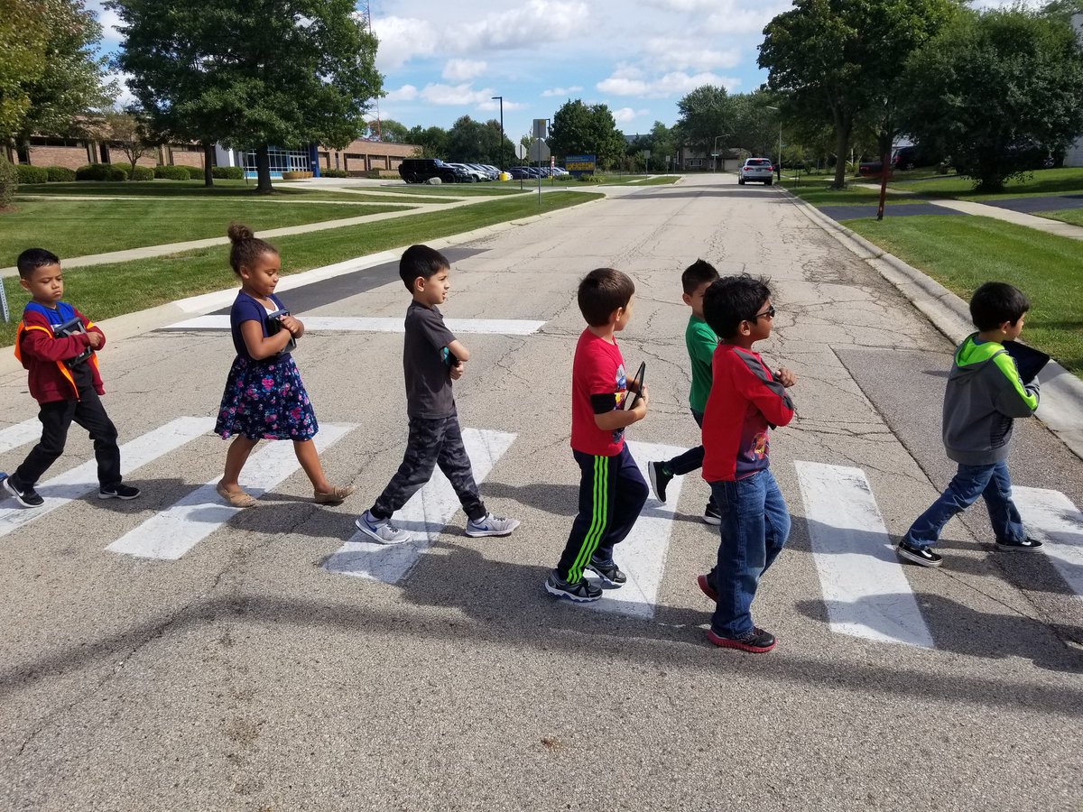 ElsieJohnsonIC's tweet image. Beginning #ExplorersWeek research with 1st Ss as they explore their #community. Special thanks to our mailman for posing for a picture in his mail truck! @CCSD93 @MrsFallucca @maestra317 #ECJJaguars #TechTimeWMsDiBiase