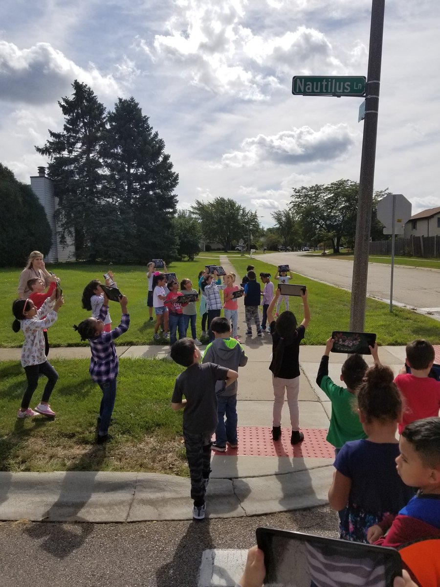 ElsieJohnsonIC's tweet image. Beginning #ExplorersWeek research with 1st Ss as they explore their #community. Special thanks to our mailman for posing for a picture in his mail truck! @CCSD93 @MrsFallucca @maestra317 #ECJJaguars #TechTimeWMsDiBiase