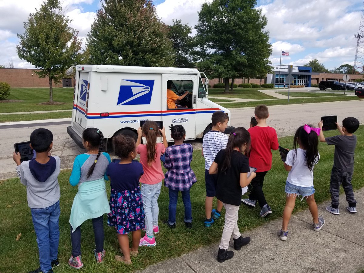 ElsieJohnsonIC's tweet image. Beginning #ExplorersWeek research with 1st Ss as they explore their #community. Special thanks to our mailman for posing for a picture in his mail truck! @CCSD93 @MrsFallucca @maestra317 #ECJJaguars #TechTimeWMsDiBiase