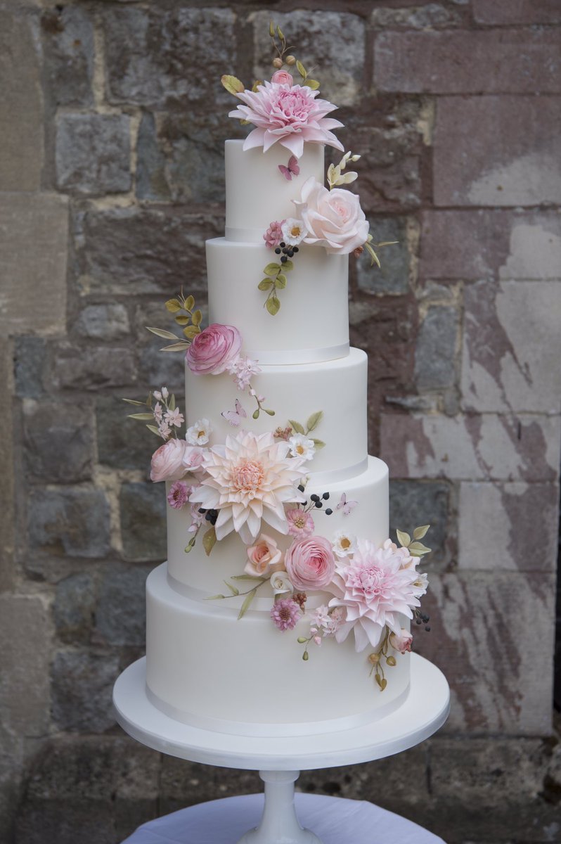 A Few sugar flowers, a few tiers of cake and what do you have???? My new wedding cake collection ... here’s one of just four xxx