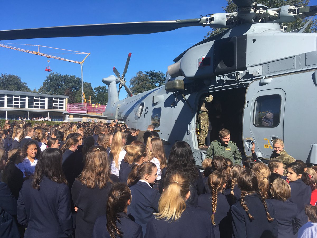 @RoyalNavy @CdrBobBond crew spent time chatting with pupils about careers and their responsibilities. 6th former “that’s it, I now know what I want to do in life!” #ThankYou #LearnWithoutLimits @NorwichHigh