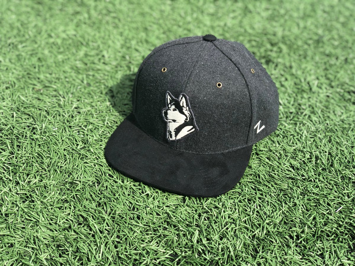 RT for your chance to win the third hat in the Husky Throwback Series!

#GoHuskies