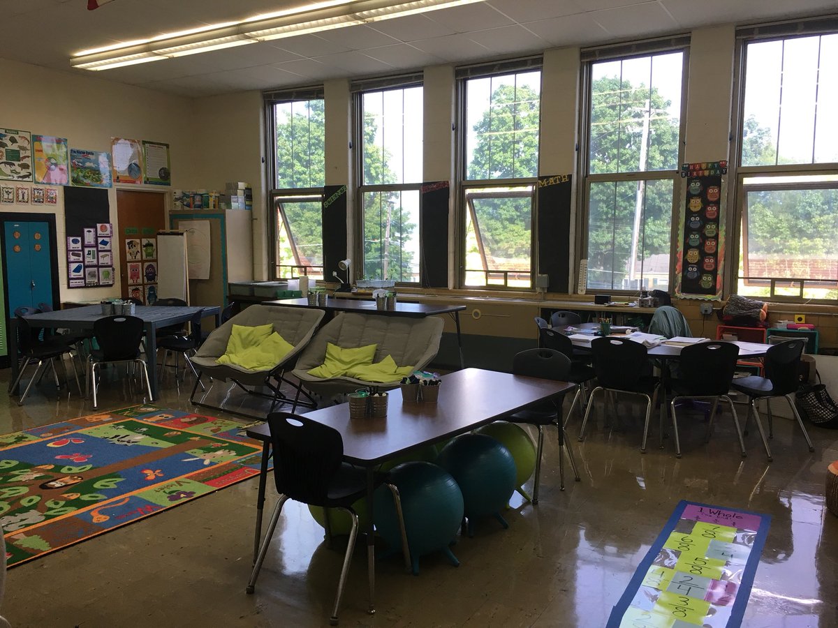 MrMarkWinters's tweet photo. New seating strategies in a 3rd grade classroom at SPG. #HighlanderInnovation https://t.co/vuvbmlLfXj