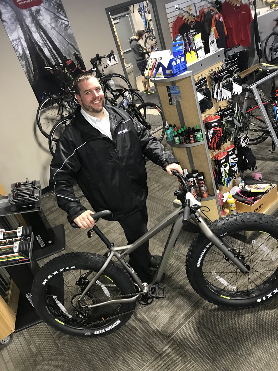 Rochfit's tweet photo. #Newbikeday the fall cycling season has begun and our first 2019 Salsa Cycles #Mukluk has found its new owner. Congrats Steve and welcome to the RF+C family. We are very grateful that you chose our shop to outfit you on your new #Fatbike.  Happy Trails #onceyougofatyounevergoback https://t.co/Q6p1gdmrmB