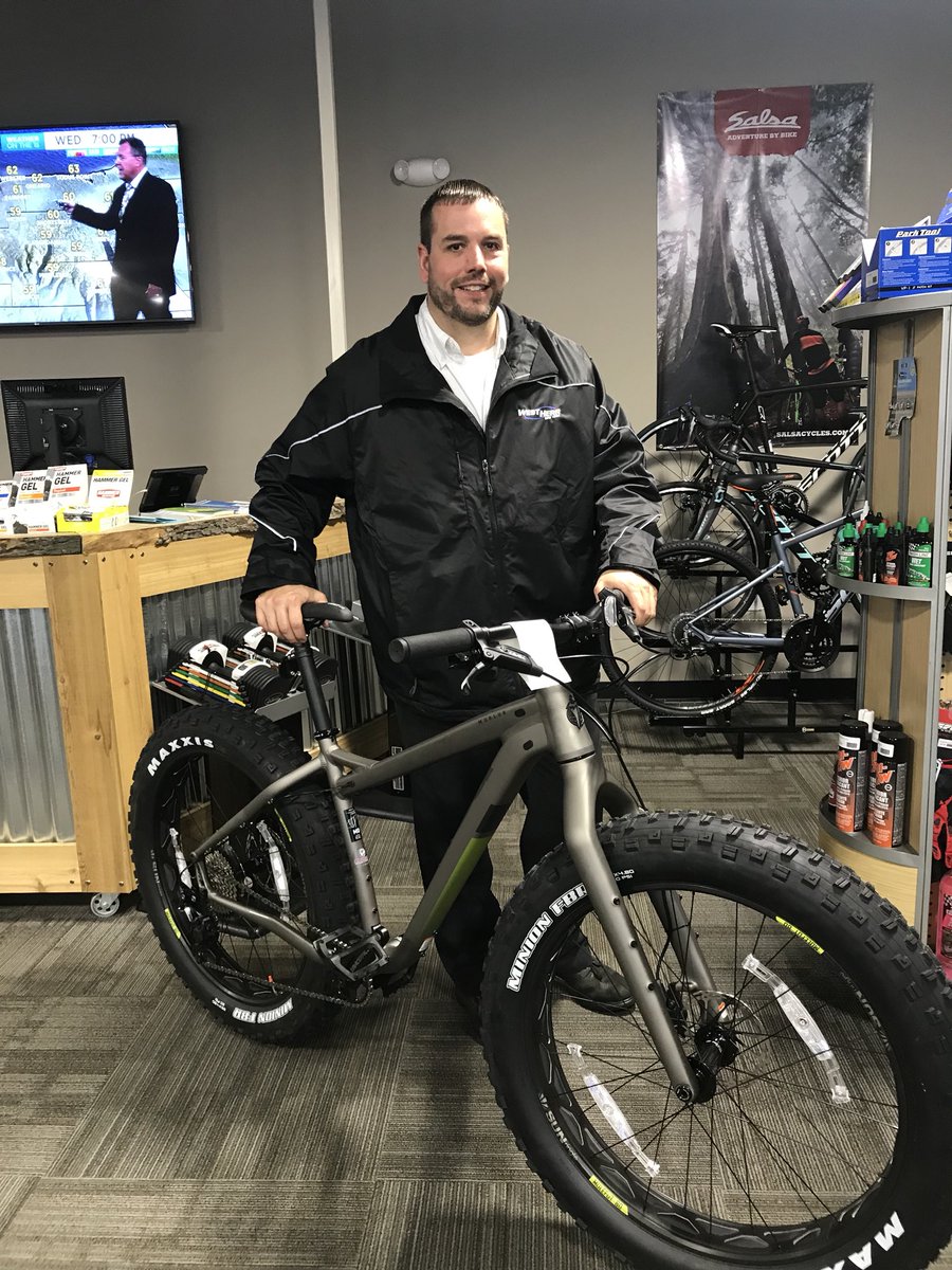 Rochfit's tweet photo. #Newbikeday the fall cycling season has begun and our first 2019 Salsa Cycles #Mukluk has found its new owner. Congrats Steve and welcome to the RF+C family. We are very grateful that you chose our shop to outfit you on your new #Fatbike.  Happy Trails #onceyougofatyounevergoback https://t.co/Q6p1gdmrmB
