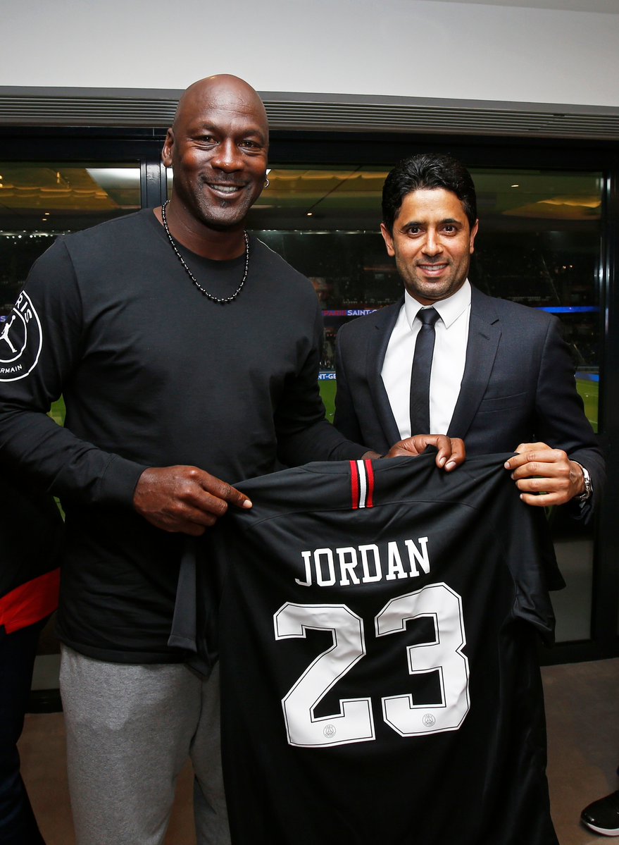 Julian Mozo on Twitter: "Michael Jordan llegó hasta París para firmar el con el presidente del PSG, Nasser Al-Khelaïfi !!! Jordan Brand desembarca en fútbol. 🏀⚽️#NBA #ChampionsLeague https://t.co/A0kEhDXBs2" / Twitter